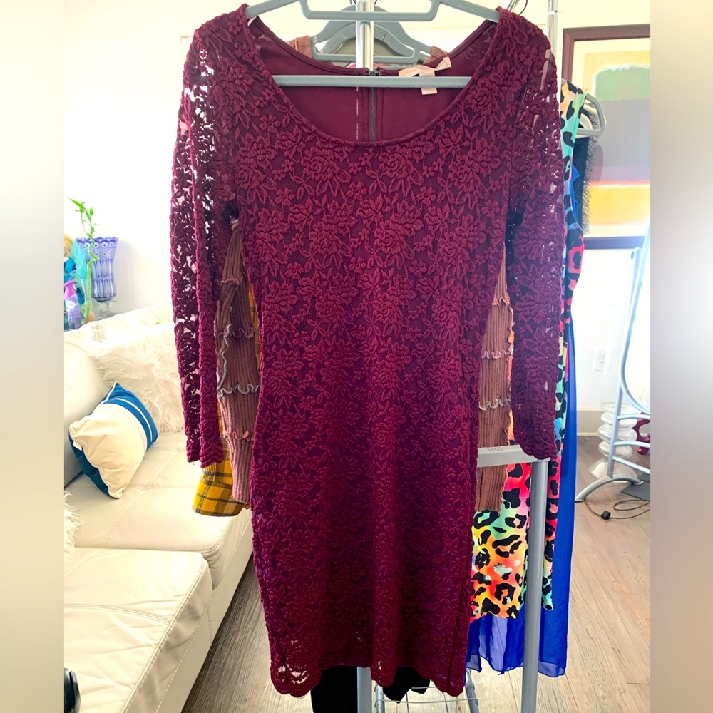 Forever 21 long sleeved burgundy lace dress